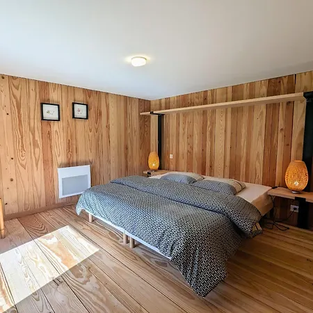 Renove Calme Avec Terrasse Et Cheminee A - Fr-1-589-783